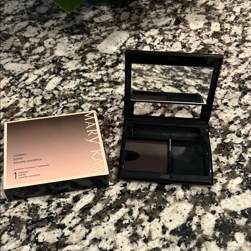 Mary Kay Compact Makeup Case - Blush Holder